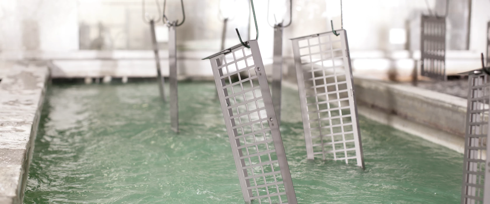 metal-pieces-surface-treatment-bath